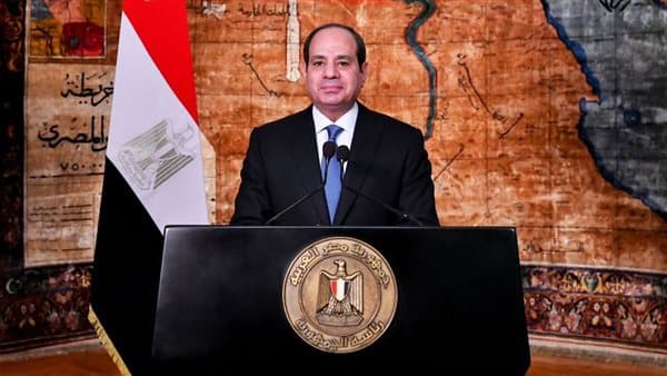 السيسي يعلن تطوير الصحارى وبناء محطات طاقة