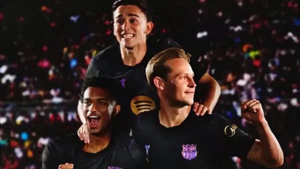Barcelona unveils second purple snake-pattern kit