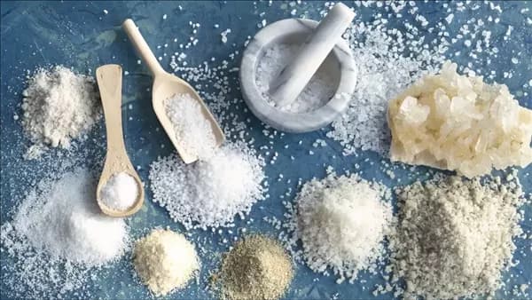 8 أطعمة يومية غنية بالملح