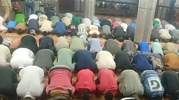 أذان العشاء في القاهرة اليوم الأحد 2-8-2026