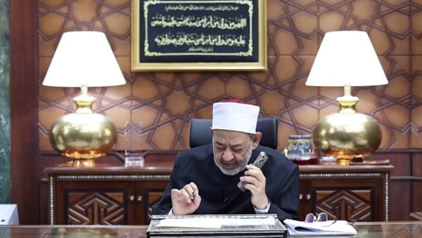 شيخ الأزهر يتواصل مع أوائل الثانوية