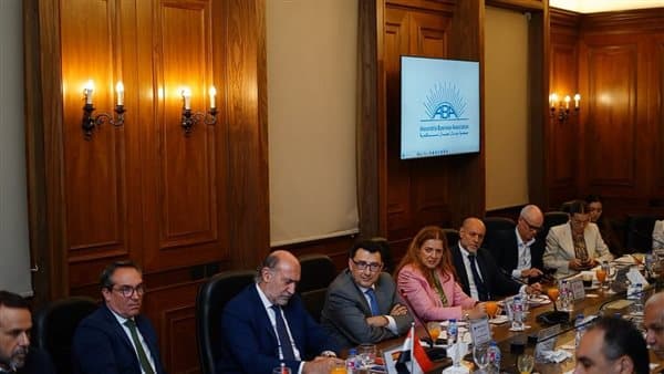 رجال أعمال إسكندرية يسلطون الضوء على التعاون مع ميناء كاستيلون