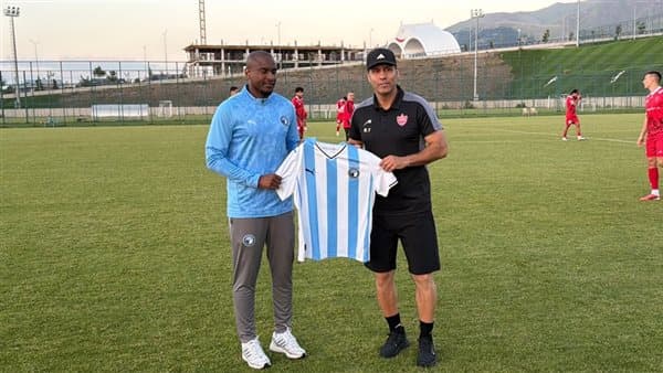 Mokwana Offers Persepolis Coaching Staff Pyramids Jersey