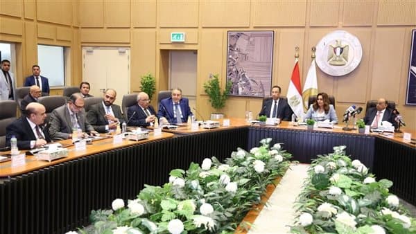 وزيرا التنمية والاتصالات يطلقان خدمة تراخيص المحال