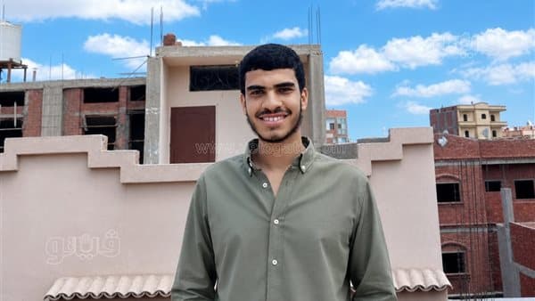 Top Al-Azhar students amid family struggles