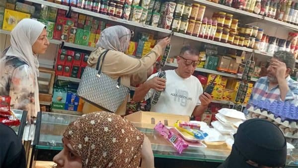 رأس البر: طبيب دمياط يضبط أطعمة غير صالحة