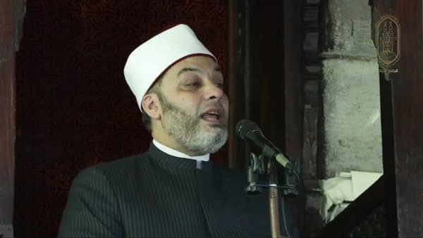 Azhar Preacher Urges Parents to Support Children