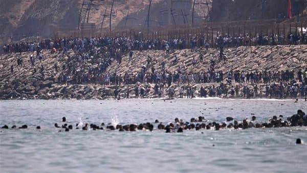 تصعيد أزمة سبتة وضغوط إسبانية على إيطاليا