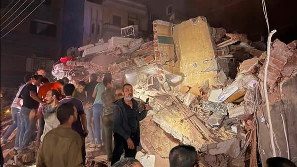 Rescue of victim from building rubble in Zefta