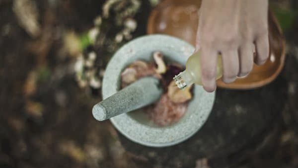 Natural body perfumes for summer longevity