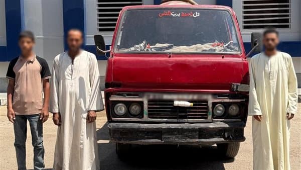 Driver and companion dump waste in Qena waterway