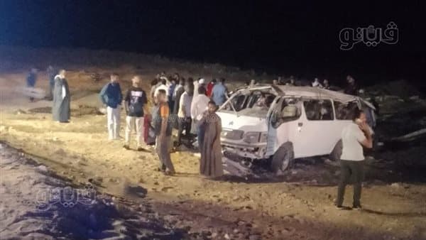 11 hurt in microbus crash on Al-Kharga Assiut road
