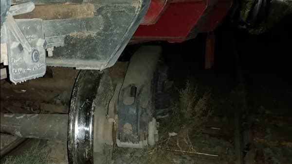 لا إصابات بعد خروج جرار قطار في إمبابة
