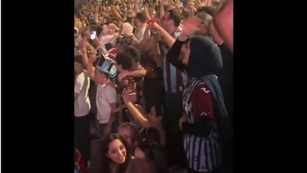 جماهير طرابزون تشيد بمحمد صلاح بعد الصفقة