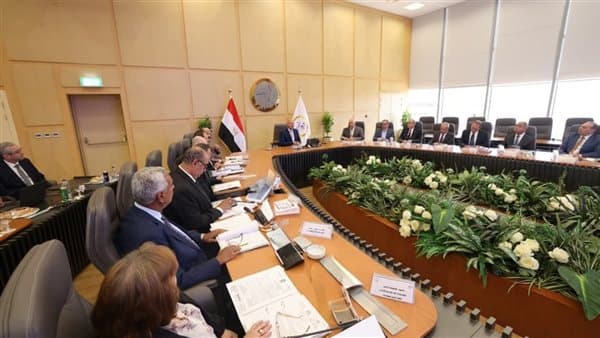 إطلاق 10 ميني باصات لربط حدائق وزهرة العاصمة بمحطة القطار