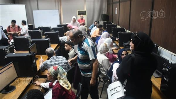 طلاب الثانوية يتوجهون لمعامل التنسيق في جامعة القاهرة