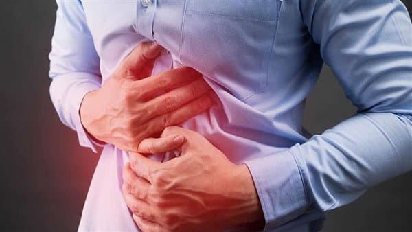 3 فيتامينات نقصها يرفع أعراض القولون