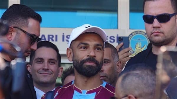 محمد صلاح يرتدي شعار 10 في طرابزون