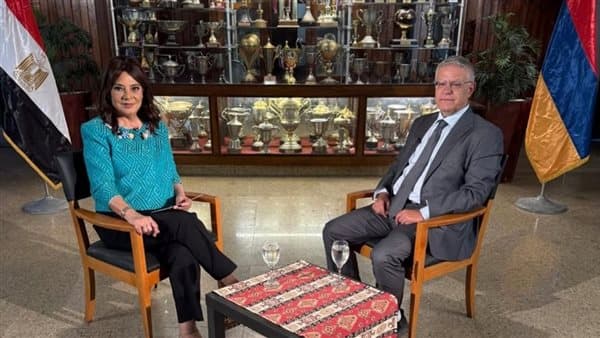 الأرمن المصريون مع درية شرف الدين على الأولى