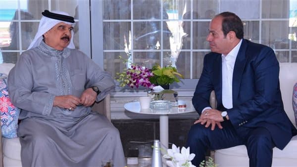 السيسي يناقش مستجدات المنطقة مع قادة فرنسا واليونان والبحرين