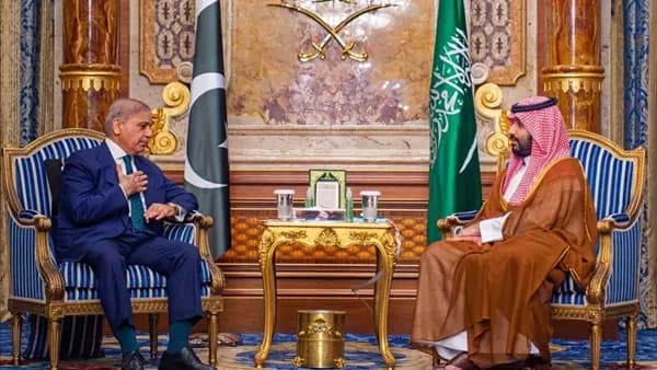 رئيس وزراء باكستان يصف اتفاق مكة بالتاريخي