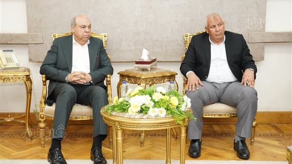محافظ مطروح يناقش تنشيط الحركة الجوية