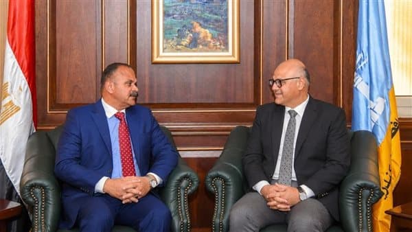 محافظ الإسكندرية يناقش تعزيز حملات إزالة الإشغالات