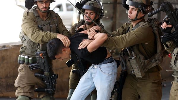 إسرائيل تعتقل 10 فلسطينيين من بيت لحم