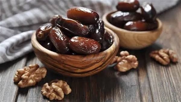 Dreaming of eating dates and upcoming halal livelihood