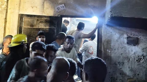 إعادة رفع أنقاض عقار حدائق القبة