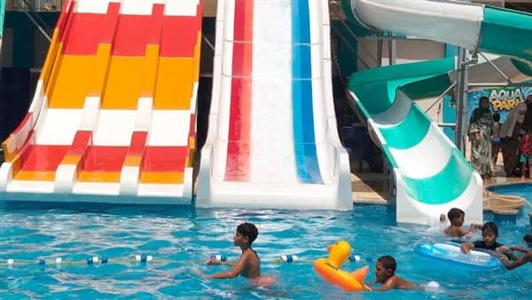 مديرية شباب قنا ترد على علم المثليين في أكوا بارك