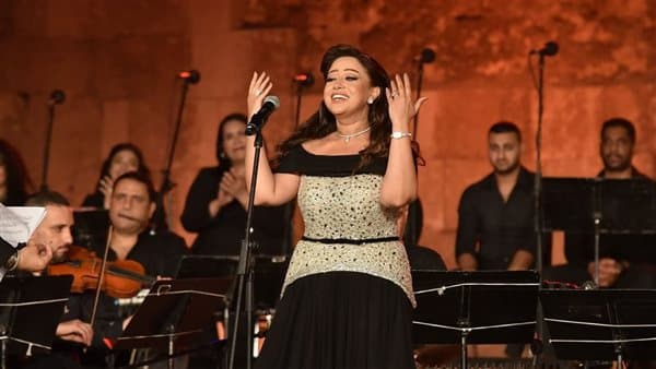 ريهام عبد الحكيم تنهى حفلها بأغنية فيها حاجة حلوة
