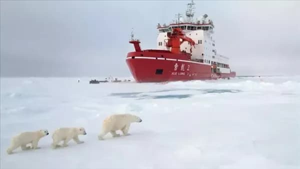 Economist compares Polar route and Suez Canal