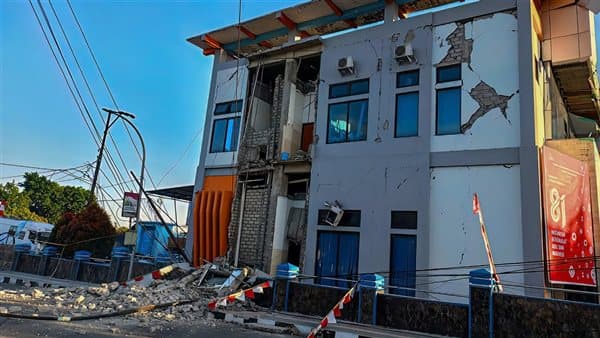 زلزال بقوة 5.9 يضرب فلوريس إندونيسيا