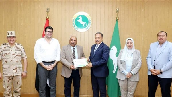 محافظ الشرقية يكرم مشرفي حج الجمعيات