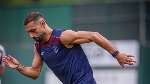 Salah trains with Trabzonspor before Europa League match