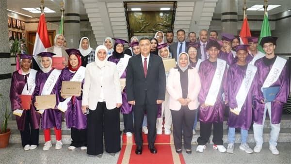 Qalyubia Governor Recognizes 13 Top Students