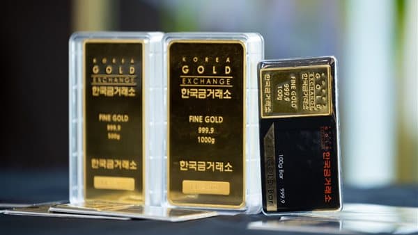 أخبار الاقتصاد اليوم: المركزي يوضح تثبيت الفائدة وتعيين رئيس جديد لمصلحة الضرائب وسهم المشروعات يتصدر