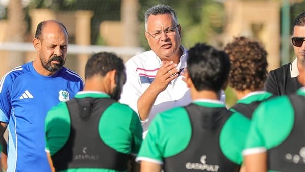 أبو قمر ومحمد موسى يلتقيان بلاعبي المصري قبل الدوري