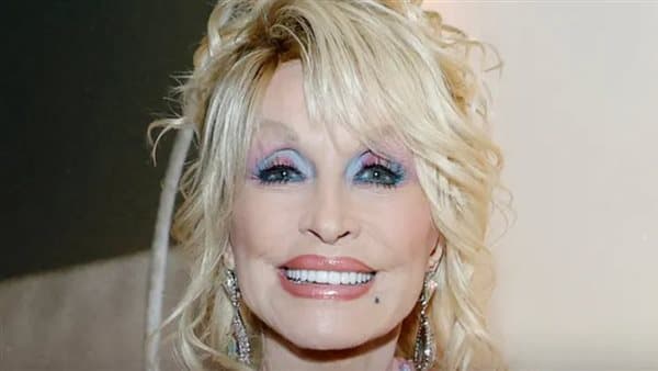 Fans gather in Nashville to bid farewell to Dolly Parton