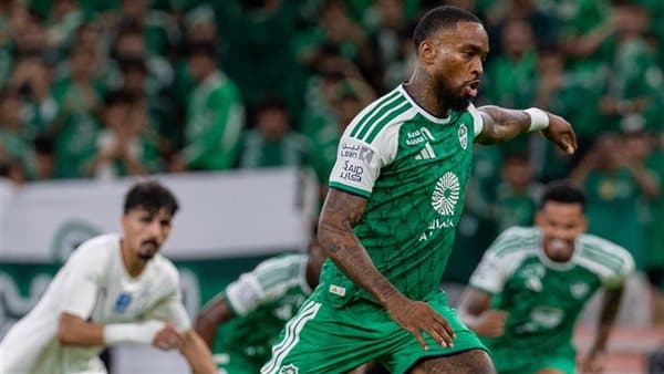 الأهلي يتقدم على أبها بثنائية توني في الشوط الأول