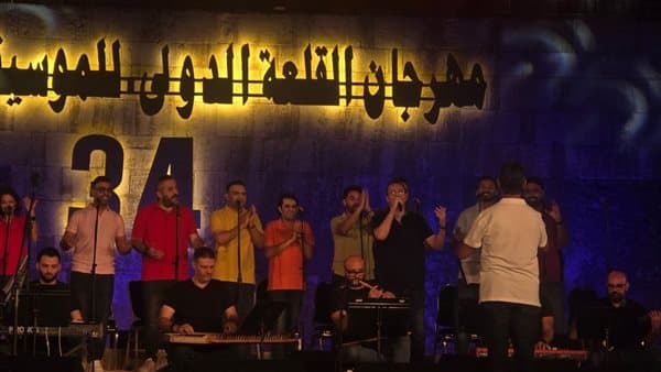 أحمد عدوية يحيي الجمهور بأغنية أيامنا الحلوة