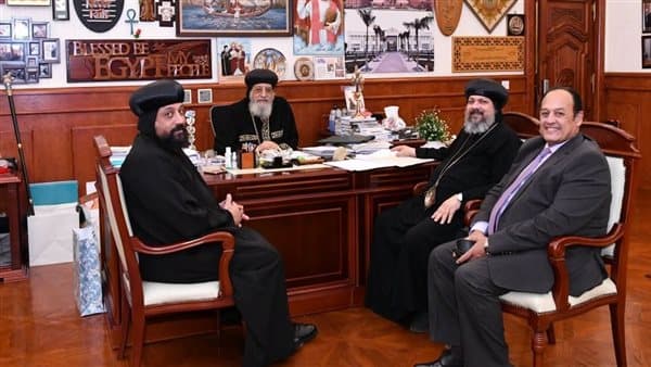 البابا تواضروس يلتقي بترتيبات الكلية الإكليريكية