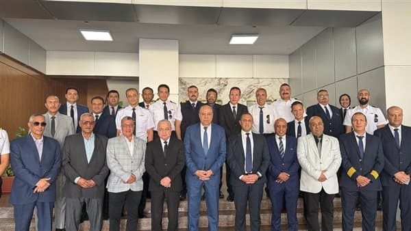 Aviation Minister oversees Cairo radar pilot