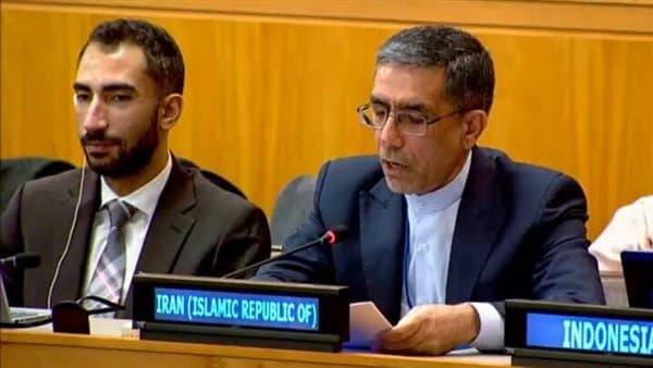 Tehran: Hormuz Strait deals only via Iran, Oman