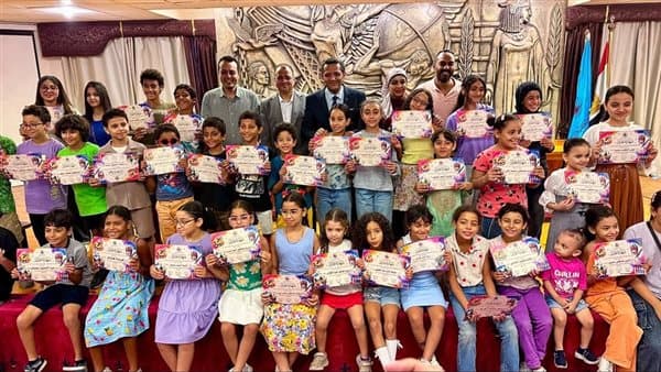 Journalists' children exhibit closes