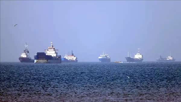 Oil prices drop amid Hormuz hopes