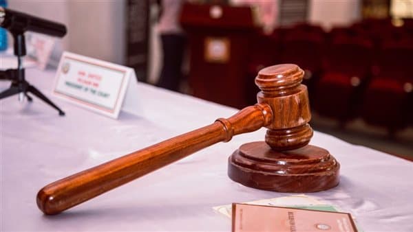 محاكمة عاطل بتهمة قتل صديقه اليوم