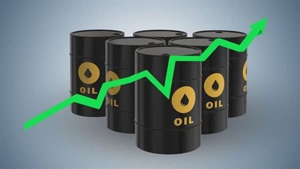 ارتفاع النفط 3 دولارات بعد هجمات المضيق