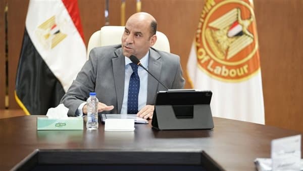 1018 فرصة عمل لحديثي التخرج في 3 محافظات